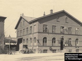Københavns 2. Hovedbanegårdspostkontor ved afgangsside  facade mod Vester Farimagsgade 1911.jpg